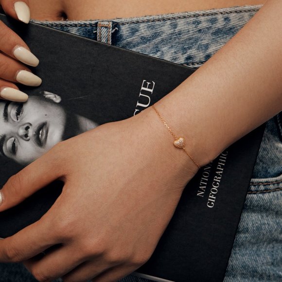 Sparkling Heart Pendant Bracelet - Picture 4 of 8